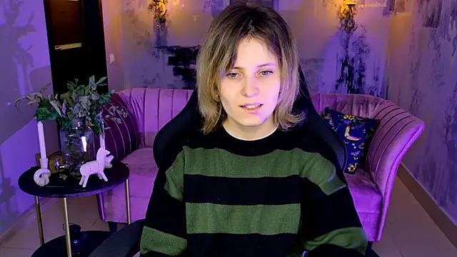 Snapshot of LolaAsmus chatting on 02/25/25, 08:03 LolaAsmus online show from 02/25/25, 08:03