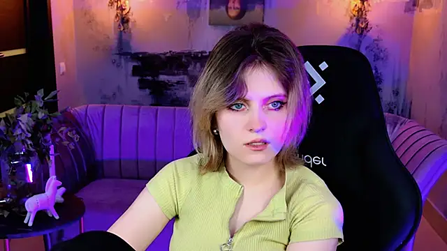 Snapshot of LolaAsmus chatting on 02/25/25, 11:08 LolaAsmus online show from 02/25/25, 11:08