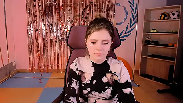 Snapshot of LolaAsmus chatting on 02/27/25, 02:32 LolaAsmus online show from 02/27/25, 02:32