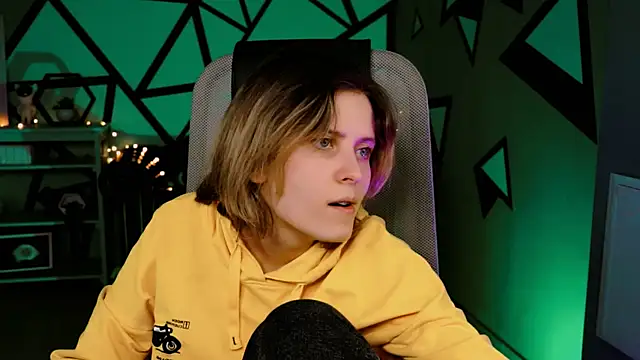 Snapshot of LolaAsmus chatting on 02/28/25, 04:20 LolaAsmus online show from 02/28/25, 04:20