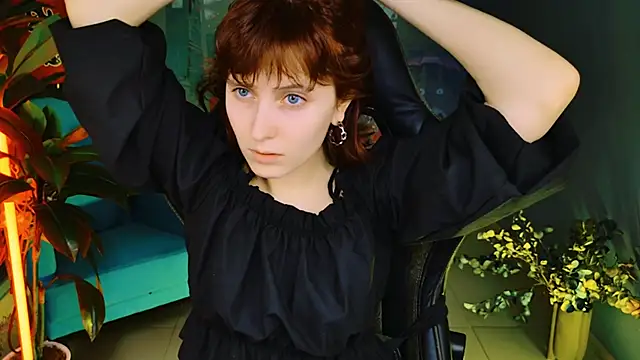 Snapshot of LolaAsmus chatting on 03/10/25, 12:15 LolaAsmus online show from 03/10/25, 12:15