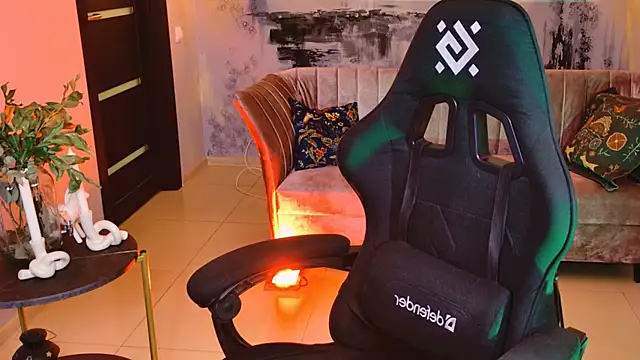 Snapshot of LolaAsmus chatting on 03/12/25, 05:13 LolaAsmus online show from 03/12/25, 05:13