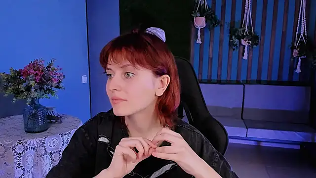 Snapshot of LolaAsmus chatting on 03/18/25, 10:36 LolaAsmus online show from 03/18/25, 10:36