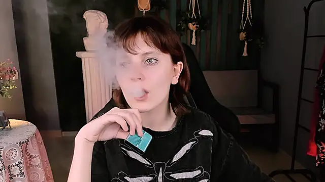 Snapshot of LolaAsmus chatting on 03/18/25, 01:42 LolaAsmus online show from 03/18/25, 01:42