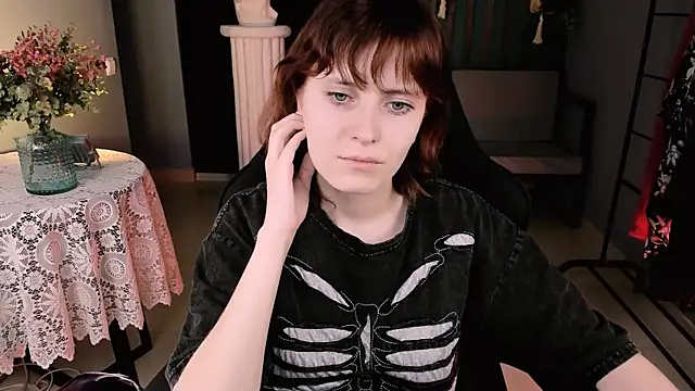 Snapshot of LolaAsmus chatting on 03/18/25, 04:48 LolaAsmus online show from 03/18/25, 04:48