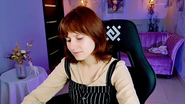 Snapshot of LolaAsmus chatting on 09/25/25, 09:13 LolaAsmus online show from 09/25/25, 09:13