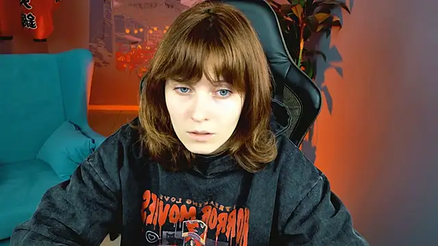 Snapshot of LolaAsmus chatting on 10/16/25, 07:42 LolaAsmus online show from 10/16/25, 07:42