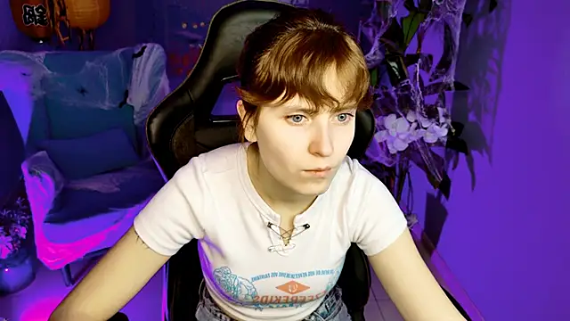 Snapshot of LolaAsmus chatting on 10/23/25, 05:18 LolaAsmus online show from 10/23/25, 05:18