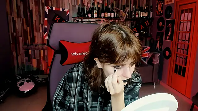 Snapshot of LolaAsmus chatting on 10/25/25, 05:15 LolaAsmus online show from 10/25/25, 05:15