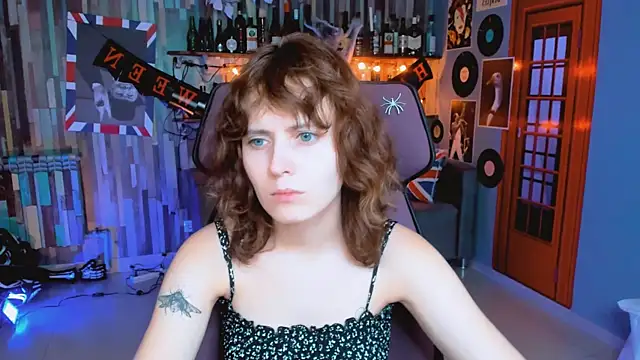 Snapshot of LolaAsmus chatting on 10/29/25, 08:38 LolaAsmus online show from 10/29/25, 08:38