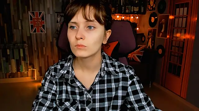 Snapshot of LolaAsmus chatting on 11/05/25, 09:09 LolaAsmus online show from 11/05/25, 09:09