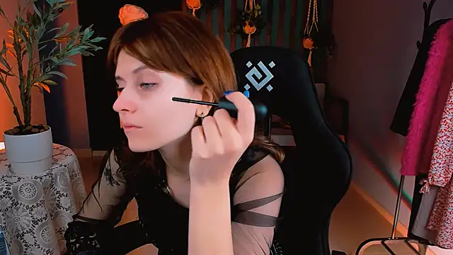 Snapshot of LolaAsmus chatting on 11/14/25, 07:51 LolaAsmus online show from 11/14/25, 07:51