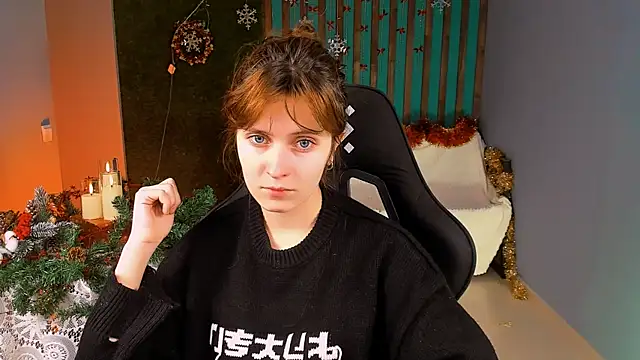 Snapshot of LolaAsmus chatting on 12/18/25, 01:17 LolaAsmus online show from 12/18/25, 01:17