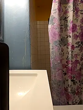 Jovende28 online show from 10/31/25, 01:23