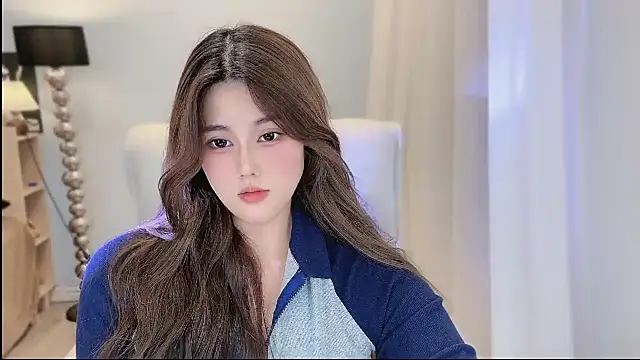 Snapshot of Strawberrybabyy1 chatting on 12/20/24, 08:01 Strawberrybabyy1 online show from 12/20/24, 08:01