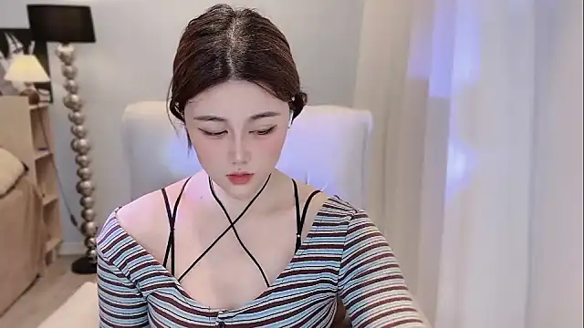 Snapshot of Strawberrybabyy1 chatting on 12/23/24, 06:58 Strawberrybabyy1 online show from 12/23/24, 06:58