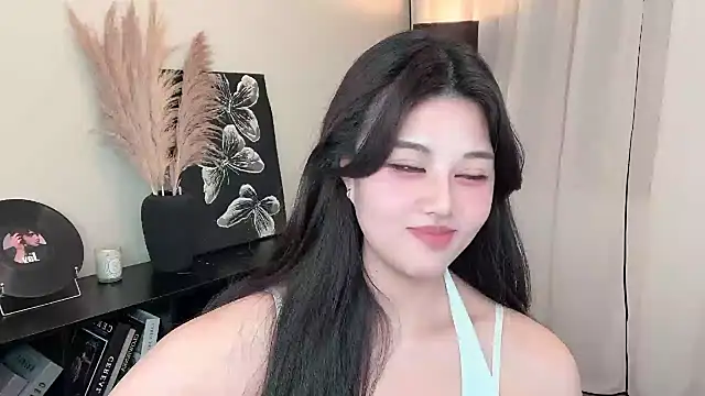 Snapshot of Strawberrybabyy1 chatting on 03/02/25, 04:42 Strawberrybabyy1 online show from 03/02/25, 04:42