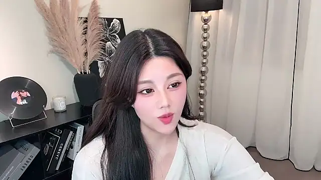 Snapshot of Strawberrybabyy1 chatting on 03/04/25, 04:09 Strawberrybabyy1 online show from 03/04/25, 04:09