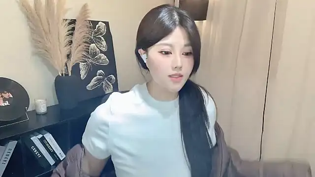 Snapshot of Strawberrybabyy1 chatting on 03/10/25, 12:26 Strawberrybabyy1 online show from 03/10/25, 12:26