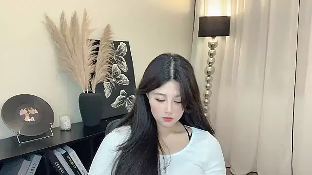 Snapshot of Strawberrybabyy1 chatting on 03/12/25, 03:51 Strawberrybabyy1 online show from 03/12/25, 03:51