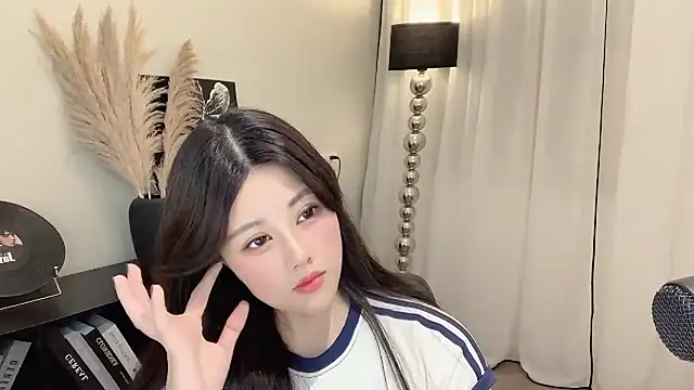 Snapshot of Strawberrybabyy1 chatting on 03/13/25, 05:50 Strawberrybabyy1 online show from 03/13/25, 05:50