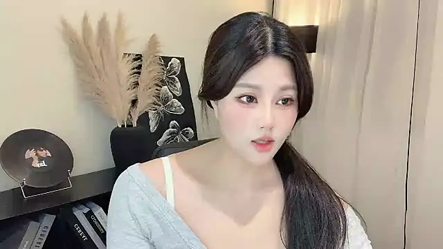 Snapshot of Strawberrybabyy1 chatting on 03/15/25, 01:18 Strawberrybabyy1 online show from 03/15/25, 01:18