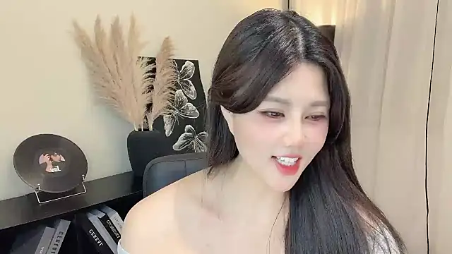 Snapshot of Strawberrybabyy1 chatting on 03/15/25, 04:21 Strawberrybabyy1 online show from 03/15/25, 04:21