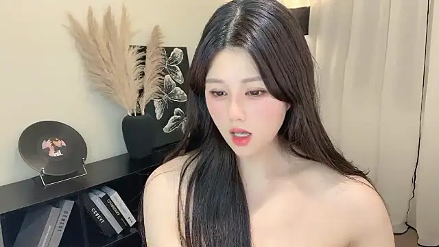 Snapshot of Strawberrybabyy1 chatting on 03/20/25, 06:09 Strawberrybabyy1 online show from 03/20/25, 06:09