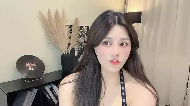 Snapshot of Strawberrybabyy1 chatting on 03/22/25, 02:47 Strawberrybabyy1 online show from 03/22/25, 02:47