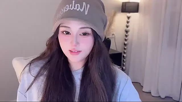 Snapshot of Strawberrybabyy1 chatting on 10/08/25, 02:25 Strawberrybabyy1 online show from 10/08/25, 02:25