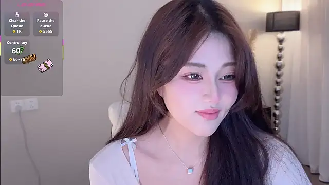 Snapshot of Strawberrybabyy1 chatting on 10/14/25, 03:57 Strawberrybabyy1 online show from 10/14/25, 03:57