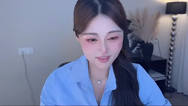 Snapshot of Strawberrybabyy1 chatting on 10/28/25, 03:14 Strawberrybabyy1 online show from 10/28/25, 03:14