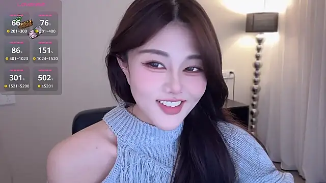 Snapshot of Strawberrybabyy1 chatting on 11/18/25, 11:47 Strawberrybabyy1 online show from 11/18/25, 11:47