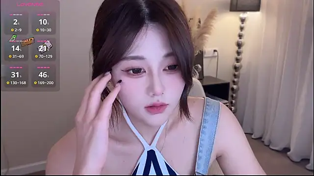 Snapshot of Strawberrybabyy1 chatting on 11/25/25, 01:00 Strawberrybabyy1 online show from 11/25/25, 01:00