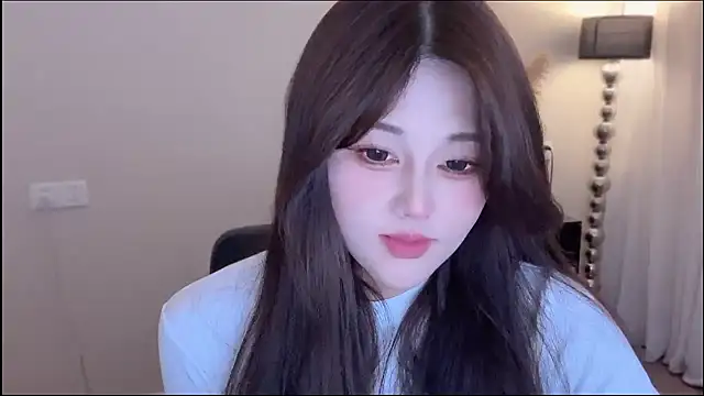 Snapshot of Strawberrybabyy1 chatting on 11/30/25, 03:49 Strawberrybabyy1 online show from 11/30/25, 03:49