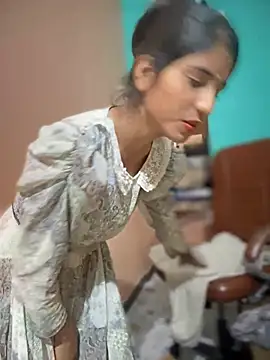 Snapshot of DiyAsingHh chatting on 12/20/24, 01:25 DiyAsingHh online show from 12/20/24, 01:25