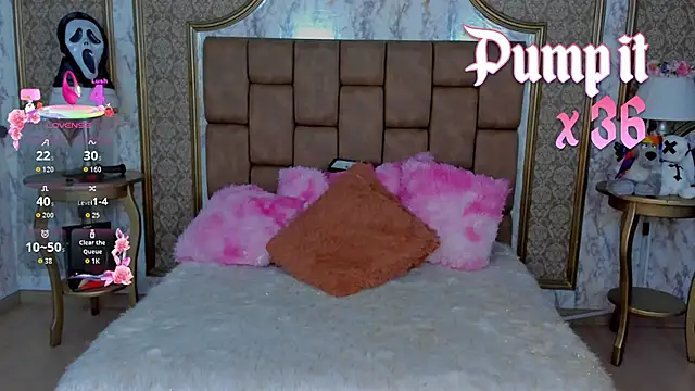 SoffiQueen online show from 10/28/25, 04:53