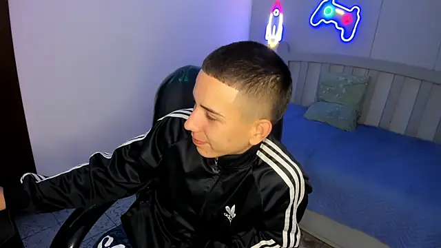 JackSwan18 online show from 11/23/25, 08:41