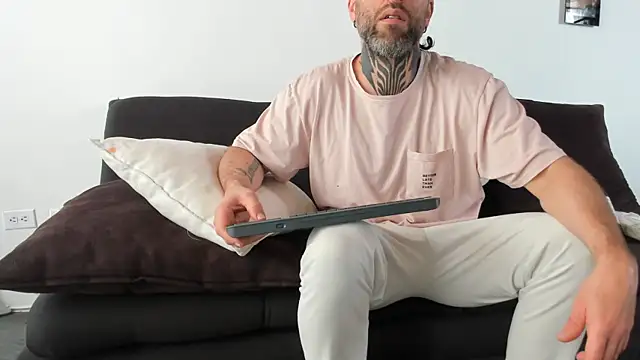 Antoniohot2024 online show from 02/26/25, 04:56