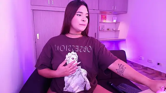 Snapshot of Shenoa1 chatting on 03/11/25, 05:57 Shenoa1 online show from 03/11/25, 05:57