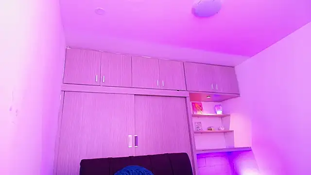 Snapshot of Shenoa1 chatting on 03/13/25, 05:28 Shenoa1 online show from 03/13/25, 05:28