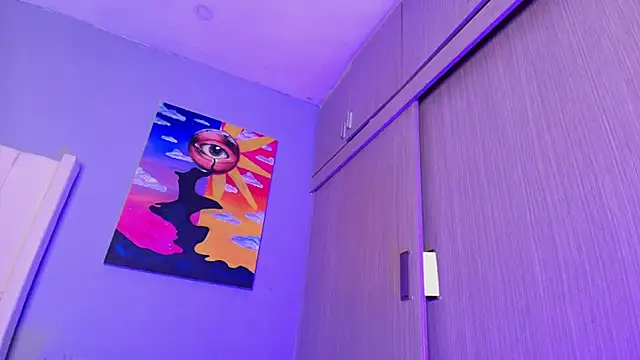 Snapshot of Shenoa1 chatting on 10/23/25, 12:04 Shenoa1 online show from 10/23/25, 12:04