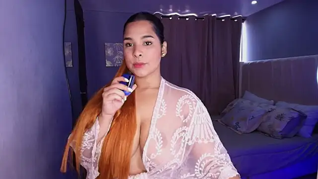 Snapshot of Shenoa1 chatting on 10/28/25, 01:14 Shenoa1 online show from 10/28/25, 01:14