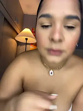 Snapshot of Shenoa1 chatting on 10/31/25, 02:07 Shenoa1 online show from 10/31/25, 02:07