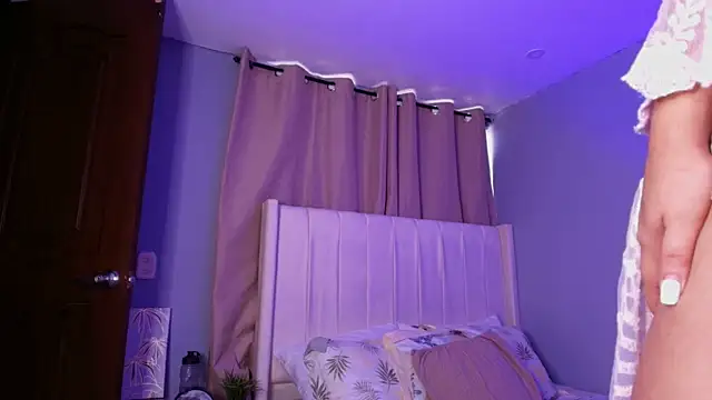 Snapshot of Shenoa1 chatting on 11/04/25, 12:26 Shenoa1 online show from 11/04/25, 12:26