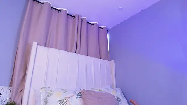 Snapshot of Shenoa1 chatting on 11/06/25, 12:17 Shenoa1 online show from 11/06/25, 12:17