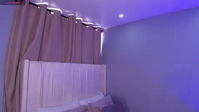 Snapshot of Shenoa1 chatting on 11/11/25, 02:39 Shenoa1 online show from 11/11/25, 02:39