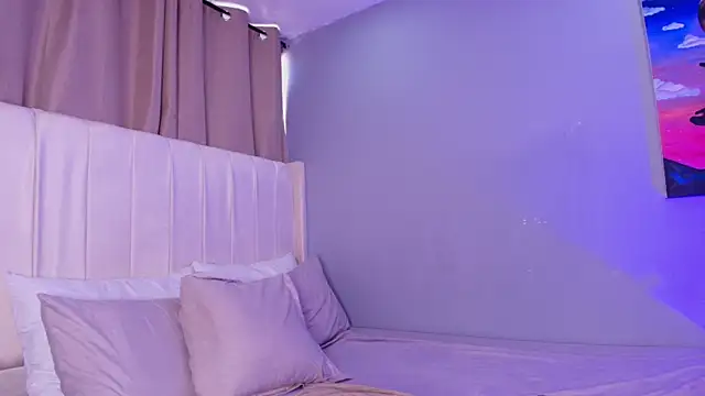 Snapshot of Shenoa1 chatting on 11/12/25, 11:54 Shenoa1 online show from 11/12/25, 11:54