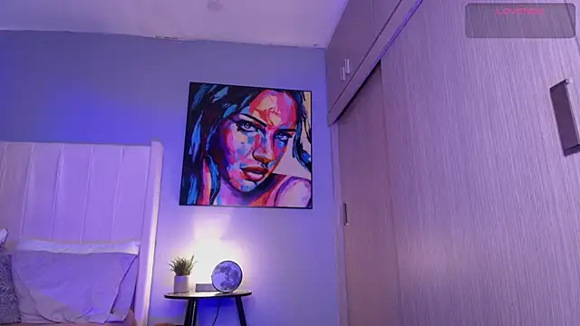 Snapshot of Shenoa1 chatting on 12/15/25, 02:43 Shenoa1 online show from 12/15/25, 02:43