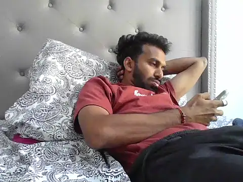 skinny  boy   online show from 11/04/25, 04:50